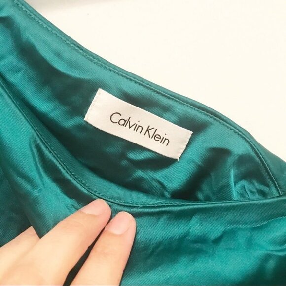 ✨✨5/$10✨✨ Calvin Klein green aquamarine One Shoulder Diagonal Seam Satin Dress - Picture 4 of 9